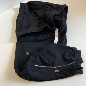 Lululemon men’s black joggers size L. Draw string, zip at ankles, zip pockets.